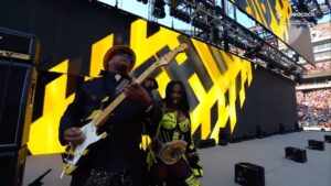 Trinity Fatu Instagram - My dad’s the coolest⚠️❤️ 🎸(I will cherish this moment forever 🥲 ) @derekmackband #summerslam #daddysgirl #musician #guitarist