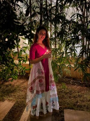 Tripti Dimri Instagram - Lights..love…and a little bit of magic..🌸Happy Diwali 🪔✨