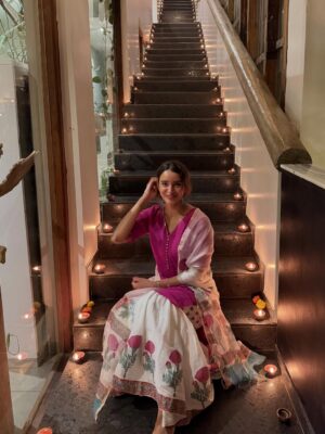 Tripti Dimri Instagram - Lights..love…and a little bit of magic..🌸Happy Diwali 🪔✨