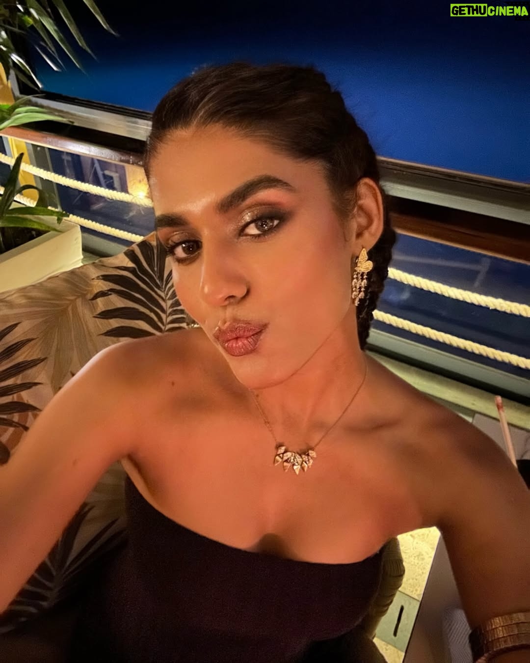 Trisha Shetty - 2.5K Likes - save the flattery for when we’re on vacation 

🤰at @kikigoaofficial