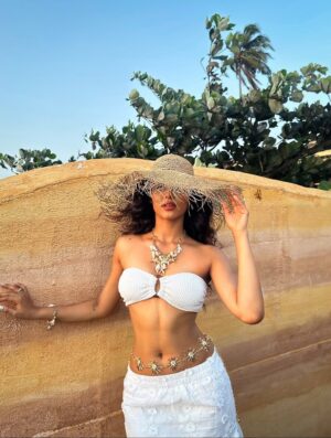 Trisha Shetty Instagram - she sells sea 🐚 by the 🌊 shore