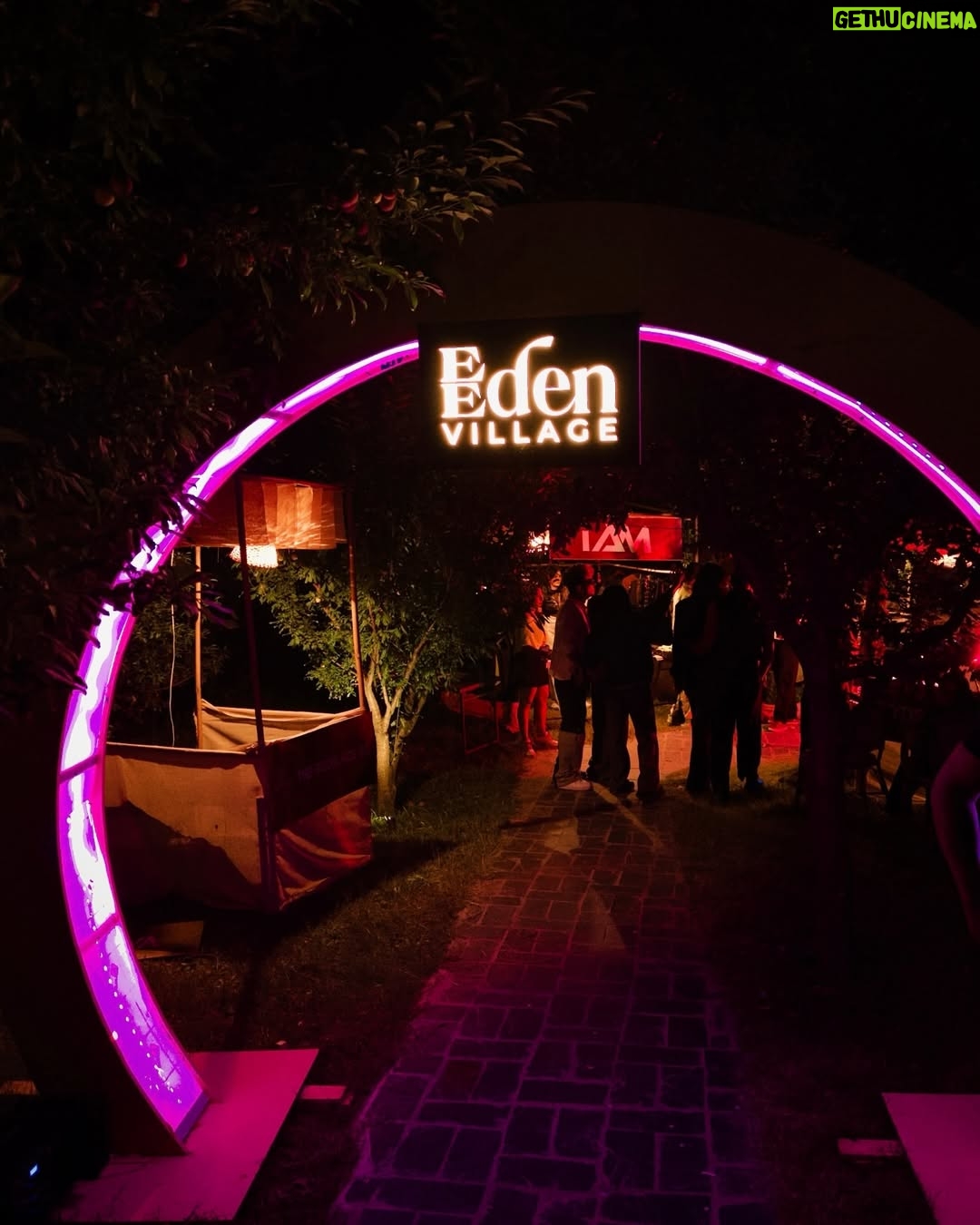 Trisha Shetty - 4.7K Likes - built to be missed every other slide

@edenofsounds capsule