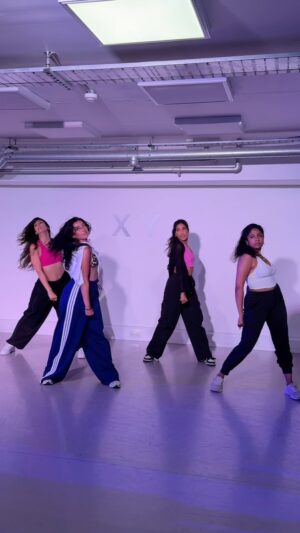 Tushita Shrivastav Instagram - did someone say bollybaddies? 💅
absolute best time last night with @tushita.shrivastav - thank you for coming all the way to dance with us!!
🧠 @tushita.shrivastav
Host @londonwale_ ✨
💃🏾 @riasaraf_ @tushita.shrivastav @krupalikhimasia @trishaghosh 🫶🏽
🎥 @sandygill_x @idance.iman 💖
#lazylamhe #bollywoodclass #dancers #explore #fyp #bollywood #dance #london