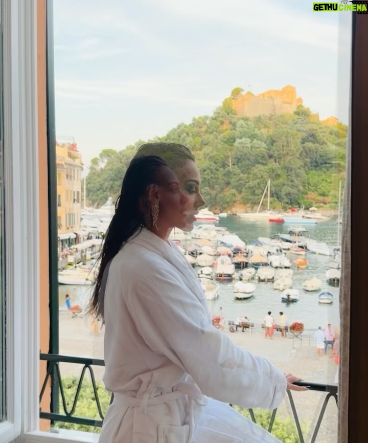 Tuvana Türkay - 148.8K Likes - 