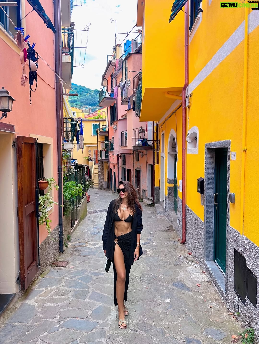 Tuvana Türkay - 163.9K Likes - 🍋