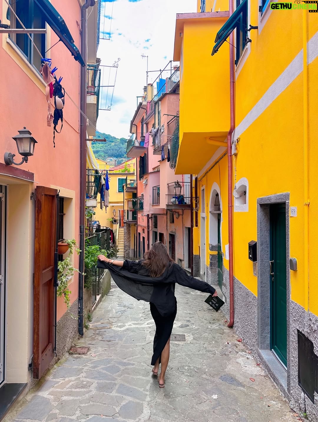 Tuvana Türkay - 163.9K Likes - 🍋