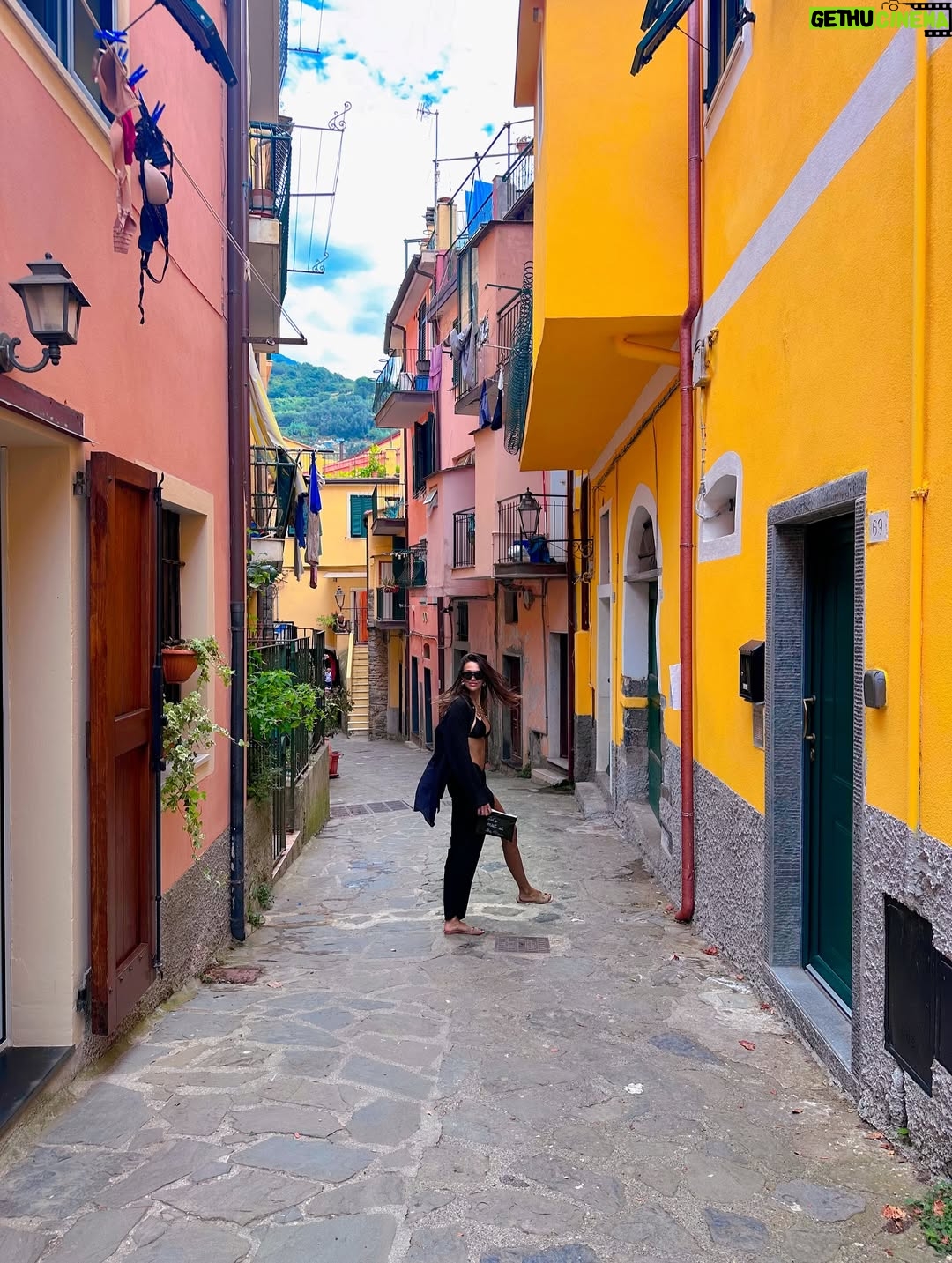 Tuvana Türkay - 163.9K Likes - 🍋
