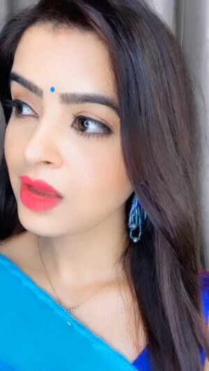 Twinkle Mishra Instagram - Kahibi kahi huena
Rahi bhi rahi huena
#as #reels #love