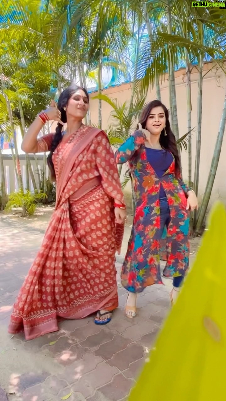 Twinkle Mishra - 22.2K Likes - Things went supercool with ‘u’ my talented lady @nainaadash Apa.😍💃

#shanti #ritika 
#starkiran

#reels #reelsinstagram #reelitfeelit 
#trending #trendingreels #trendingsongs 
#cool #song