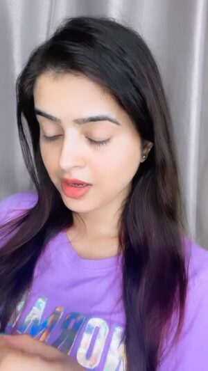 Twinkle Mishra Instagram - Kehi jadi pachare mate
Mo hasara Karana 💜🧿
As💜