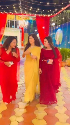 Twinkle Mishra Instagram - Tareefan ❤️💛❤️
@twinklemishra87
@alakasarangiofficial