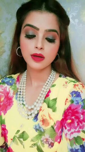 Twinkle Mishra Instagram - To akhi nila kaeen