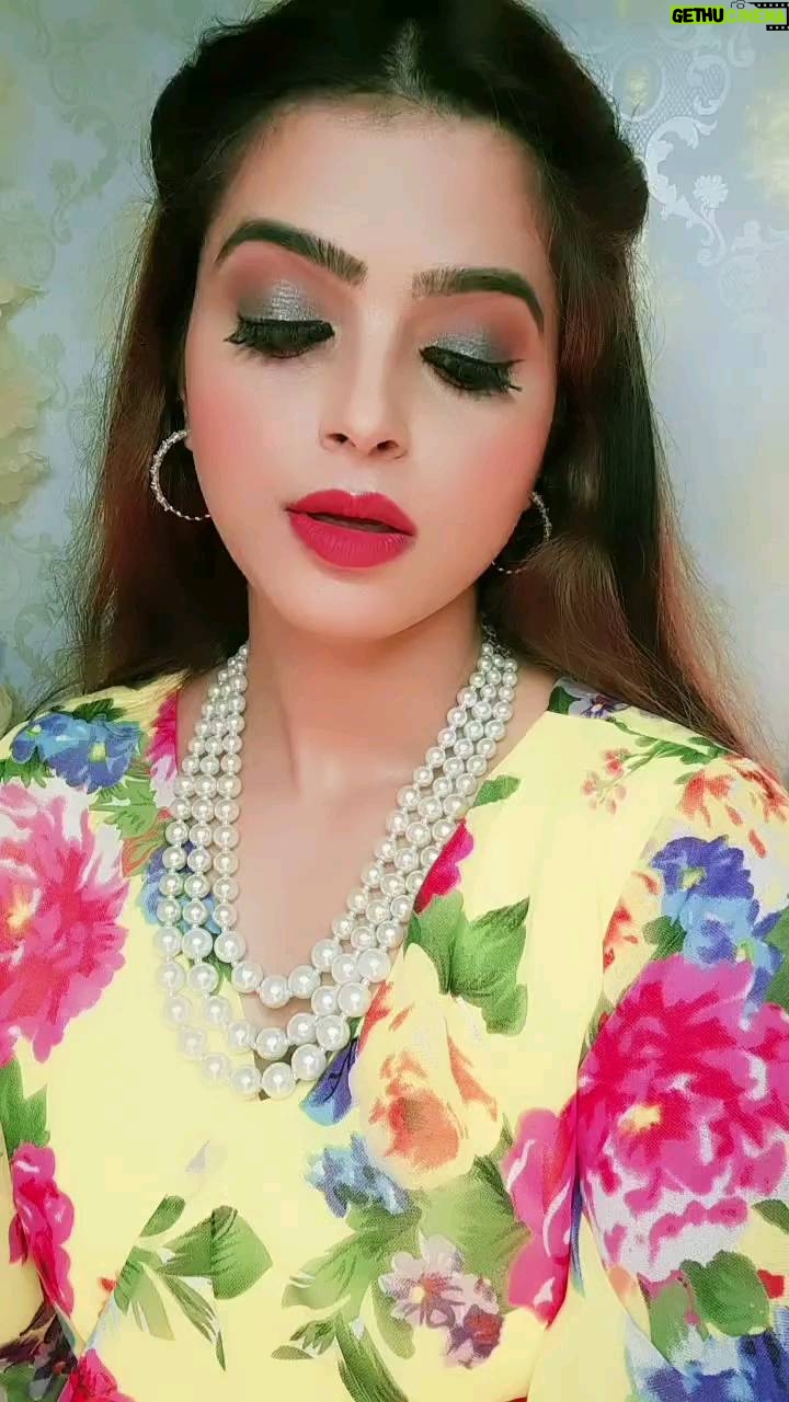 Twinkle Mishra - 1.4K Likes - To akhi nila kaeen