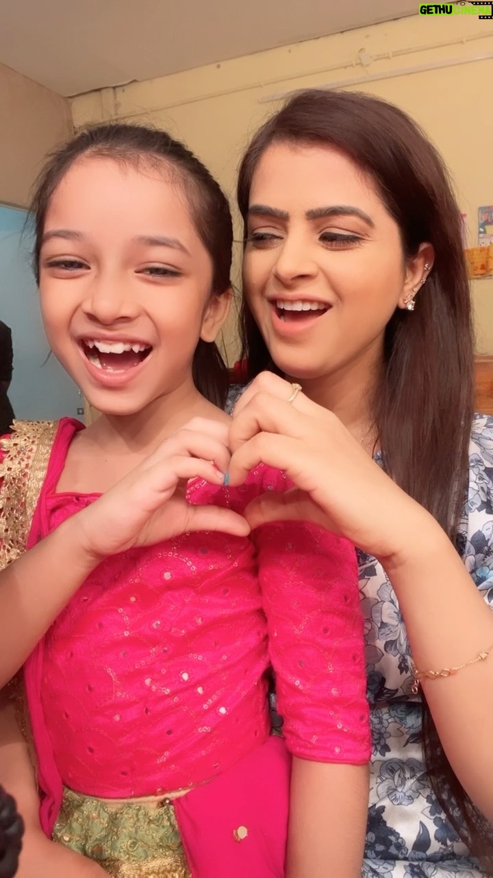 Twinkle Mishra - 1.4K Likes - 👩‍👧

@d_real_krishu