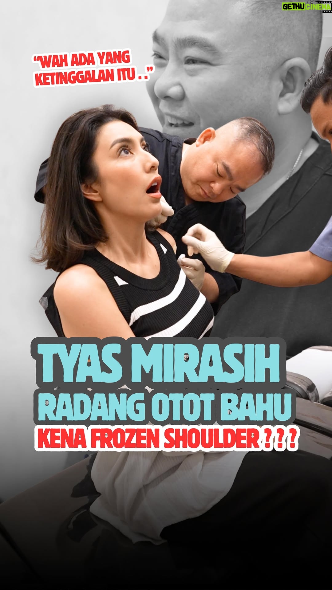 Tyas Mirasih - 16.9K Likes - Tangan sakit bikin aktivitas jadi serba terbatas 😣 Itu juga yang dialami Tyas Mirasih saat bahunya kena *frozen shoulder* gara-gara sering dijadiin sandaran pas terapi. Untungnya setelah ditangani langsung sama Suhu Ayung di Jakarta, sekarang udah jauh lebih enakan ✨ Udah bisa nekuk lagi dan gerak lebih bebas 🙌 Jangan tunggu sampai sakit makin parah, jaga kesehatan sendi & bahu kamu mulai dari sekarang 💪

Terapi untuk :

- Pengapuran / Osteoarthritis (OA)
- Migrain, vertigo
- Frozen Shoulder
- dll

Jadwal Terapi Suhu Ayung

Jakarta : 3-8; 13-16; 21-23; 28-30 Oktober

Medan : 9 - 12 Oktober

Pekanbaru : 18 - 20 Oktober

Aceh : 25- 27 Oktober

Batam : 31 Oktober - 2 November

Informasi terapi dan pendaftaran WA admin 081277887788 / 081919891988

Jakarta :

Apartemen Mitra Bahari

Jl, Pakin No.1 Lobby B/07, Penjaringan

Jakarta Utara DKI Jakarta 14440