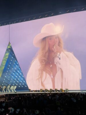 Tyla Gomez Instagram - Imagine saying a black woman from Texas ain’t country 😵‍💫😵‍💫 Beyoncé was incredible as always. I love this album and this show so much!!! The symbolism, the poetry, the heritage!!! #cowboycarter #cowboycartertour