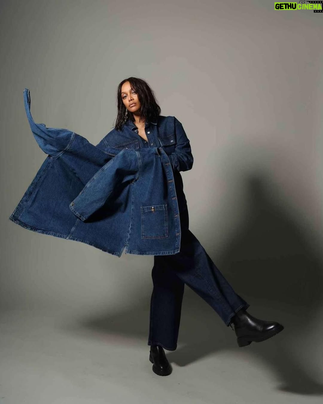 Tyra Banks - 25.6K Likes - 👖 

@wilfordlenov draped me all up in them👖 for @glamourbulgaria. 
📸: @fadilberishaphotography
