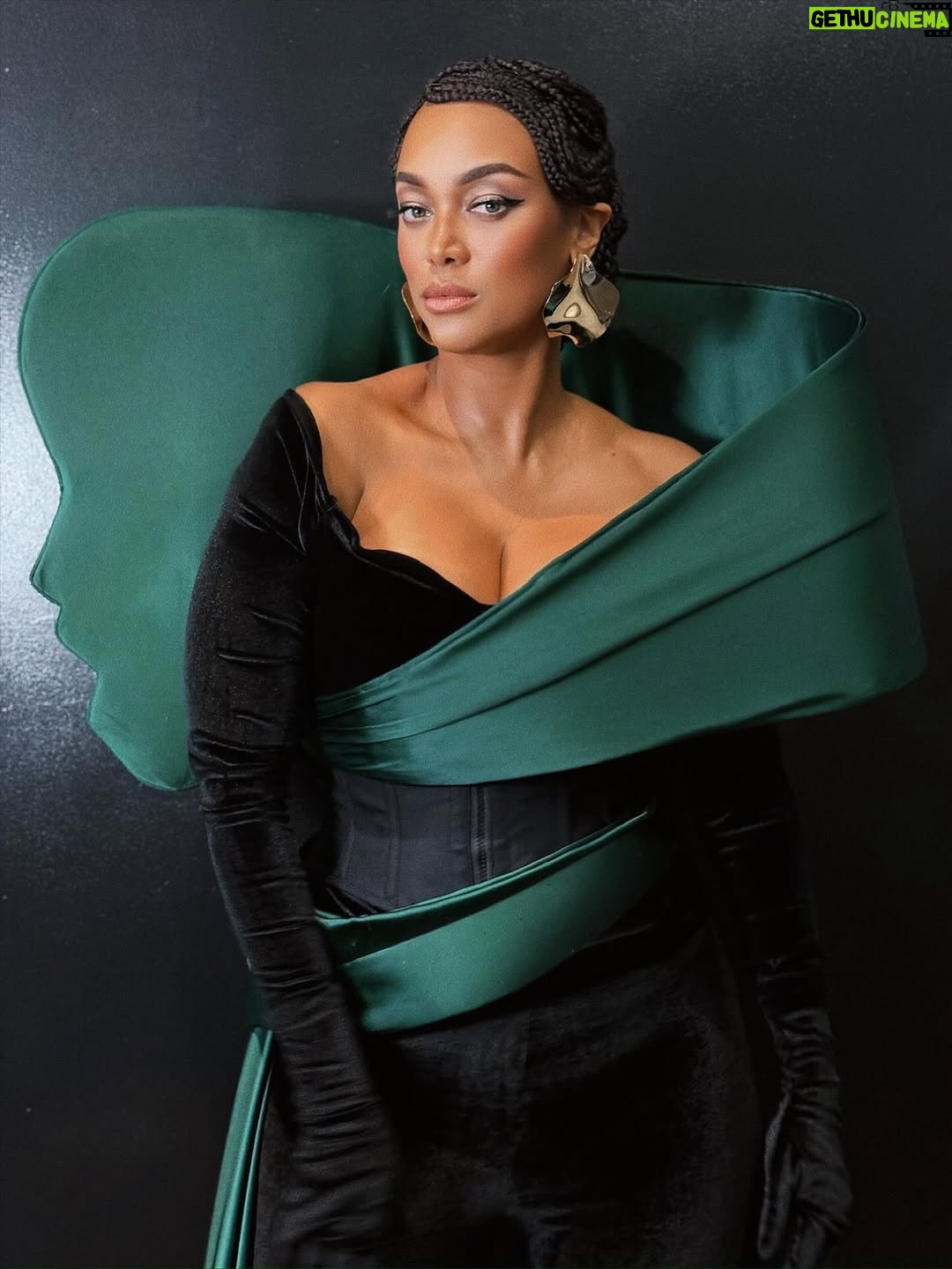 Tyra Banks - 27.2K Likes - My girl @heidiklum called and I said, “I’ll be there”. @projectrunway team said “dress @wickedmovie avant-garde”, so we went there. Lawd, we WENT there. #Elphaba on my shoulder!!! Ha! TyTy’s outfit is def #defyinggravity. 

Stylist: @wilfordlenov 
The 💚 look: @bishme_cromartie 
Hair: @kiyahwright1 
Makeup: @valentefrazierartistry

@Freeform @Hulu  @DisneyPlus