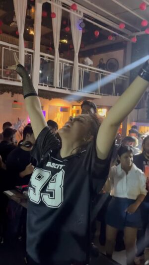 Udita Goswami Instagram - So this happened last night, played #saiyaara for the first time. And I think it was quite a rager! 🤘🏽🖤

Edited by @jogi.media