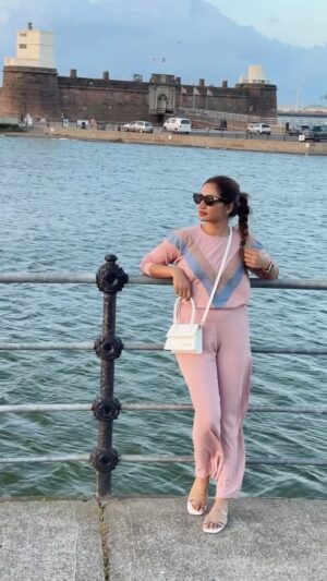Unaisa Subair Instagram - An evening in New Brighton 🏞️
Wearing @aisenstudio