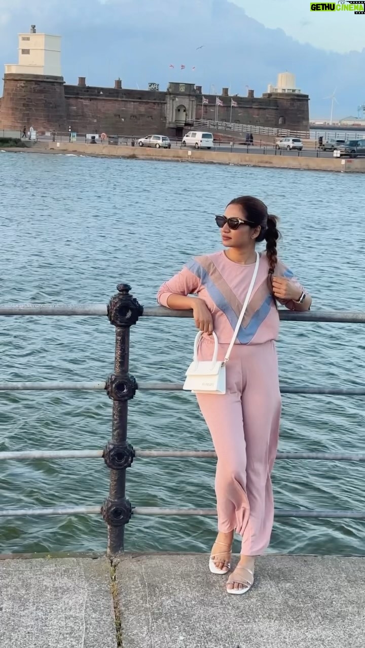 Unaisa Subair - 3K Likes - An evening in New Brighton 🏞️
Wearing @aisenstudio