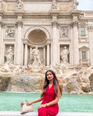 Unaisa Subair Instagram - Tossing coins and making dreams come true ⛲️ 
📍Trevi Fountain, Rome 🇮🇹