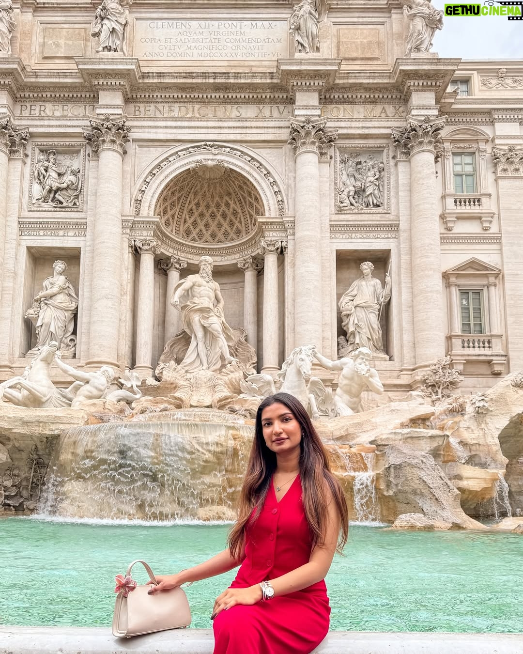 Unaisa Subair - 4.1K Likes - Tossing coins and making dreams come true ⛲️ 
📍Trevi Fountain, Rome 🇮🇹