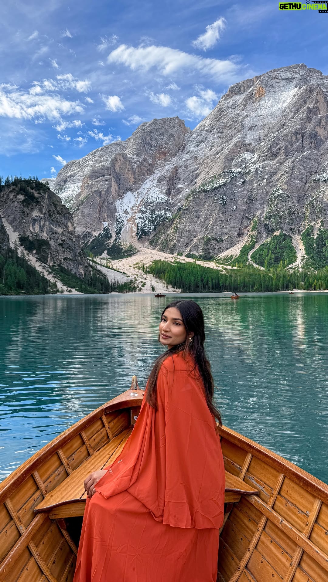 Unaisa Subair - 3.7K Likes - This lake was our inspiration for a road trip in Italy 🇮🇹 One of the most beautiful lakes in Italy ♥️🥹
📍Lago di Braies, Dolomites, Italy 

It’s well worth a visit to see the mirror-like emerald waters reflecting the forested shores and imposing peak of Croda del Becco 🫶🏻✨