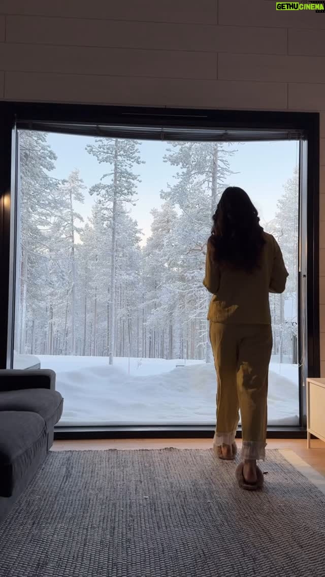 Unaisa Subair - 2.9K Likes - Woke up to winter wonderland ❄️🌲🤍