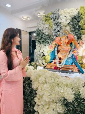 Unnati Parab Instagram - गणपती बाप्पा मोरया 🙏🏻 Fav time of the year!!