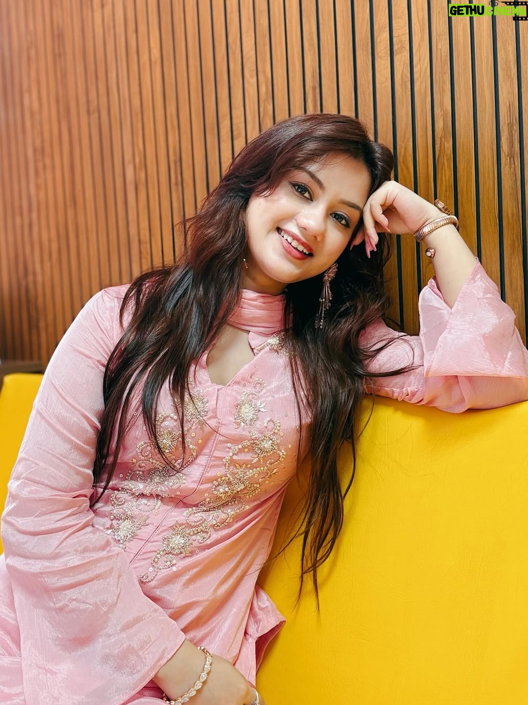 Unnati Parab - 1.1K Likes - गणपती बाप्पा मोरया 🙏🏻 Fav time of the year!!