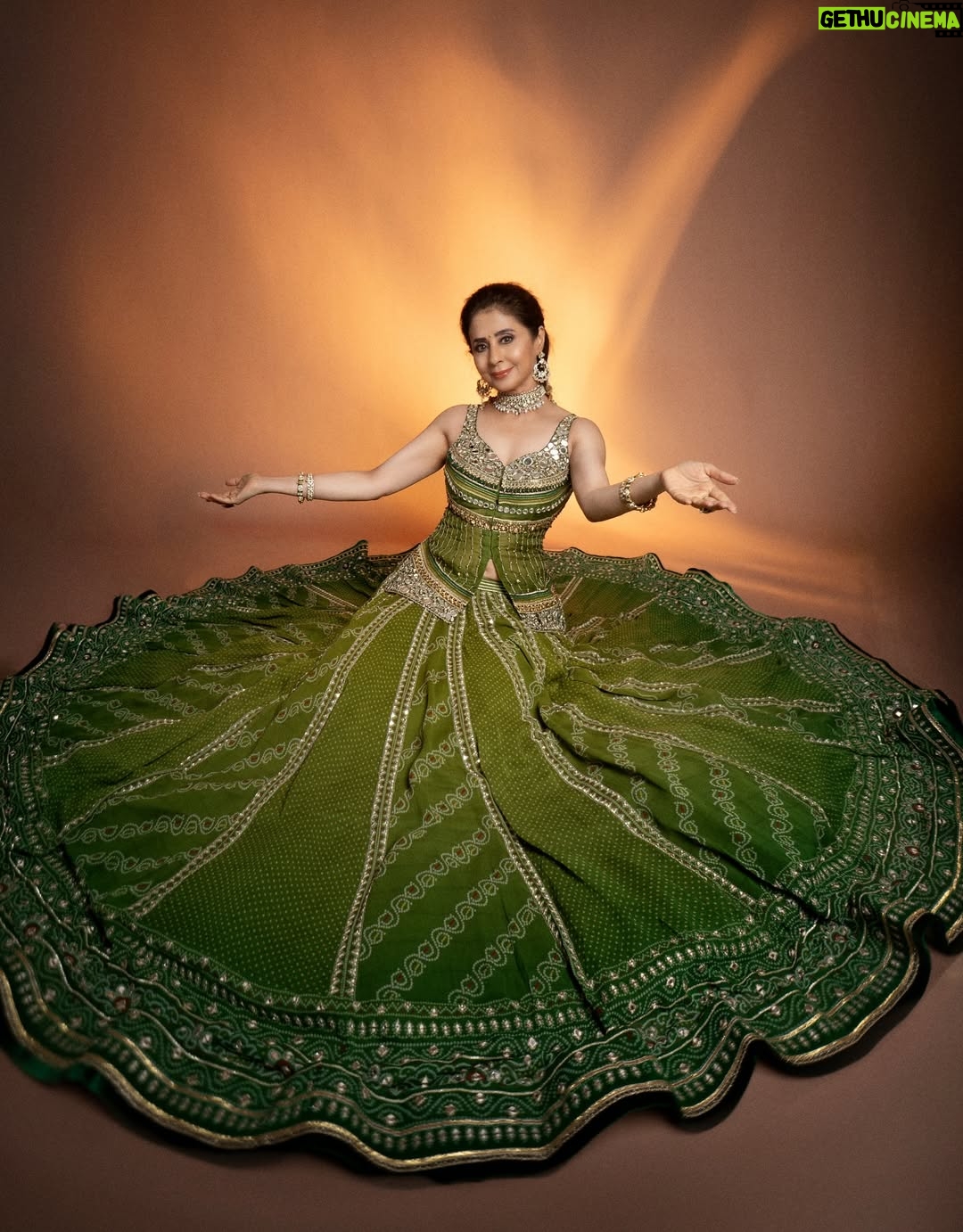 Urmila Matondkar - 40.7K Likes - शुभों अष्टमी 🙏🏻🙏🏻🙏🏻

Photography : @vjsolankii 
Hairnmakeup : @vijaysharmahairandmakeup 
Styled : @kmundhe4442 
Outfit : @jiviva_ 
Jewellery : @anupa_tulsi_jewellers