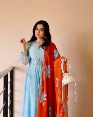 Urusa Javed Instagram - Follow my blue moods!! #followkarloyar 

Styled by: @_harshitaaa @_harshitastylesyou 
Dress: @heeposh_official 
Bag: @theamyrastore
📸: @shashwatshankar