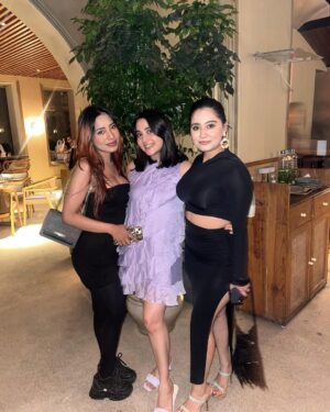 Urusa Javed Instagram - I think I’ve lost weight!! (Please choose yes🙃)