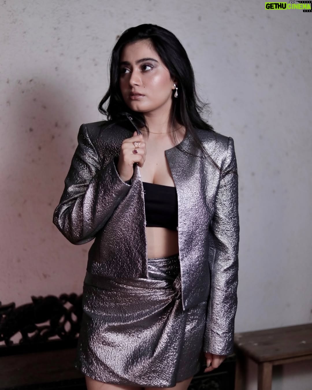 Urusa Javed - 1K Likes - 🩶🩶🩶

Styled by: @_harshitastylesyou @_harshitaaa
📸: @lsd.photography.official