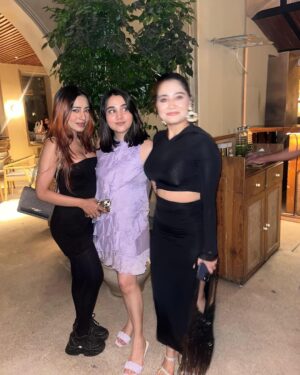 Urusa Javed Instagram - I think I’ve lost weight!! (Please choose yes🙃)