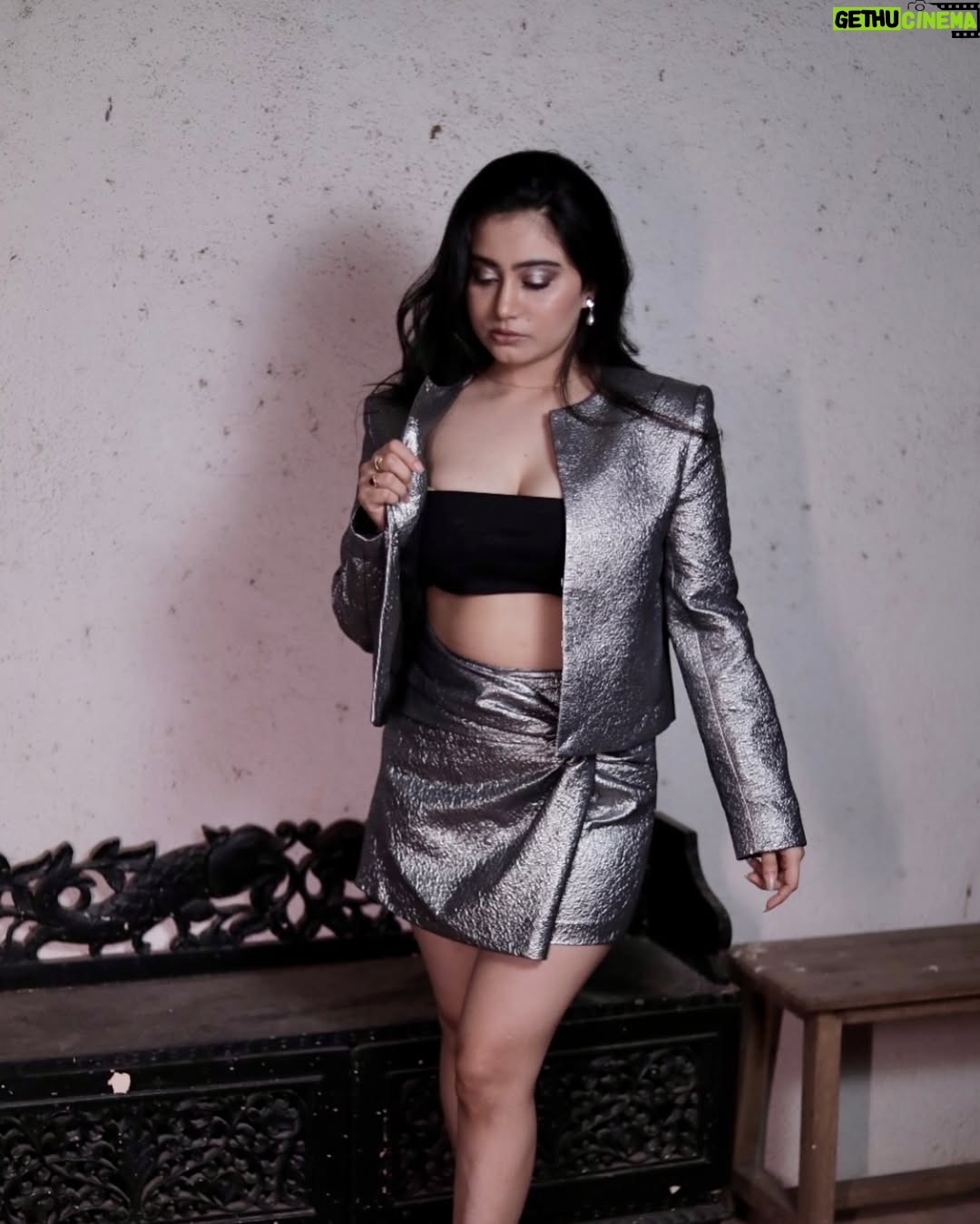 Urusa Javed - 1K Likes - 🩶🩶🩶

Styled by: @_harshitastylesyou @_harshitaaa
📸: @lsd.photography.official