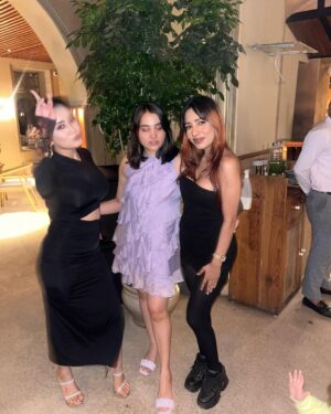 Urusa Javed Instagram - I think I’ve lost weight!! (Please choose yes🙃)
