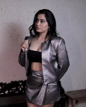 Urusa Javed Instagram - 🩶🩶🩶

Styled by: @_harshitastylesyou @_harshitaaa
📸: @lsd.photography.official