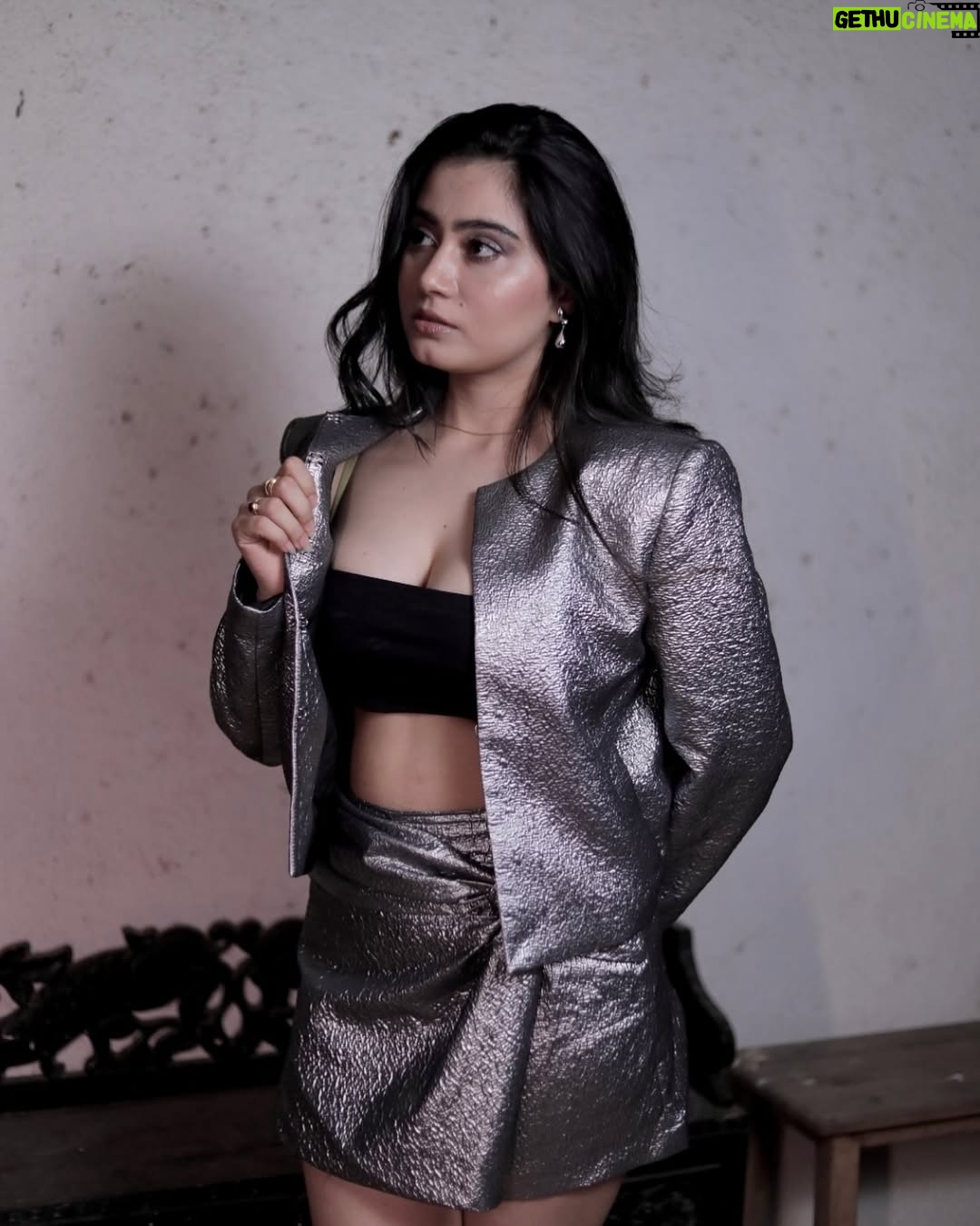 Urusa Javed - 1K Likes - 🩶🩶🩶

Styled by: @_harshitastylesyou @_harshitaaa
📸: @lsd.photography.official