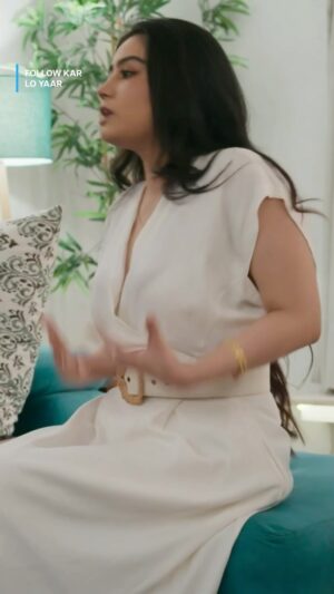 Urusa Javed Instagram - Kya Uorfi ko silicon k lothde dalwane chahiye??

#FollowKarLoYaarOnPrime
 @primevideoin