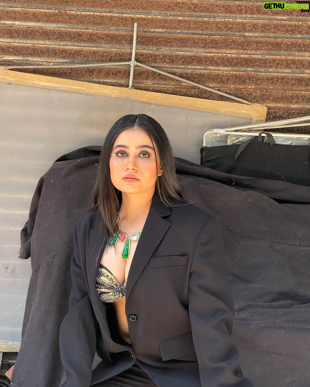 Urusa Javed - 1.6K Likes - 🌻

Styled by: @_harshitastylesyou @_harshitaaa
