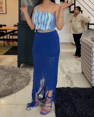 Urusa Javed Instagram - Is time k thodi der baad meri aankh aur Baal dono kharaab ho gae the…🥲

Styled by: @_harshitaaa @_harshitastylesyou
Top and skirt: @rasti.india