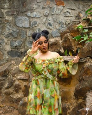 Urusa Javed Instagram - 🥝🥝🥝

Styled by: @_harshitaaa @_harshitastylesyou