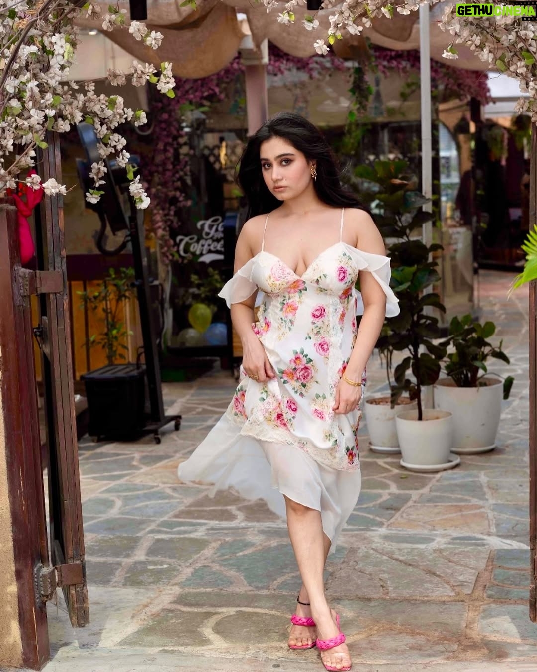 Urusa Javed - 1.4K Likes - 🌷🌷🌷

Styled by: @_harshitaaa @_harshitastylesyou
📸: @shashwatshankar