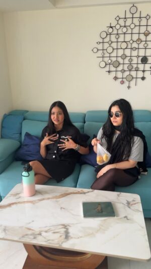 Urusa Javed Instagram - Sabko pata h phone kaha rakkha hai and I absolutely don’t know whatsup with @_urusa 😂