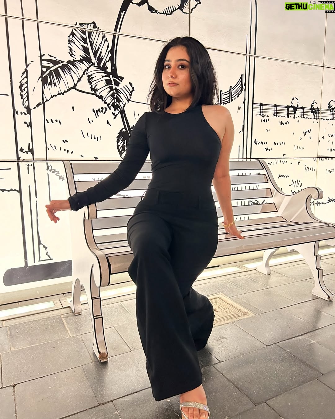 Urusa Javed - 811 Likes - Food and Uruusa = best friends❤️