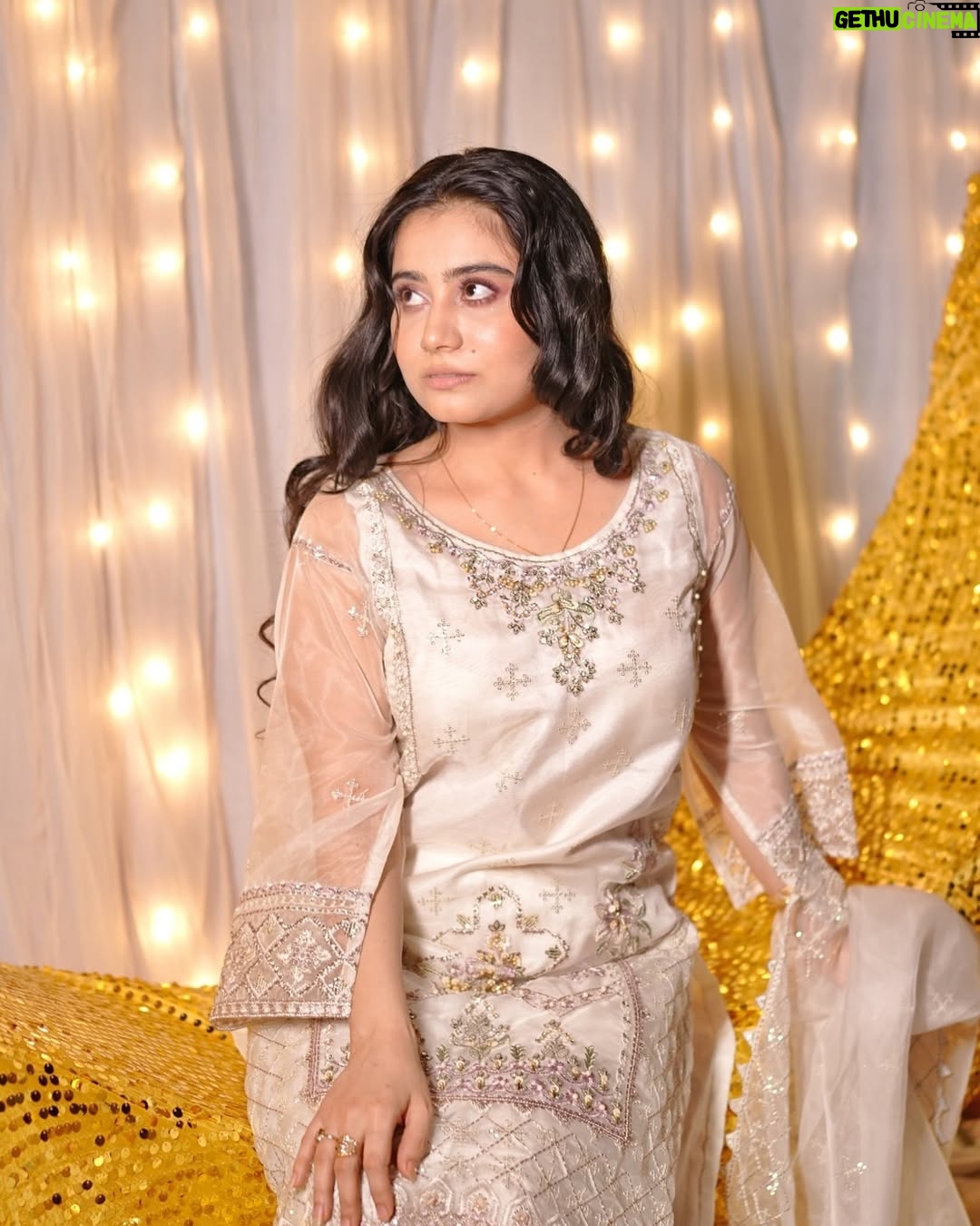 Urusa Javed - 1.1K Likes - 🦢
