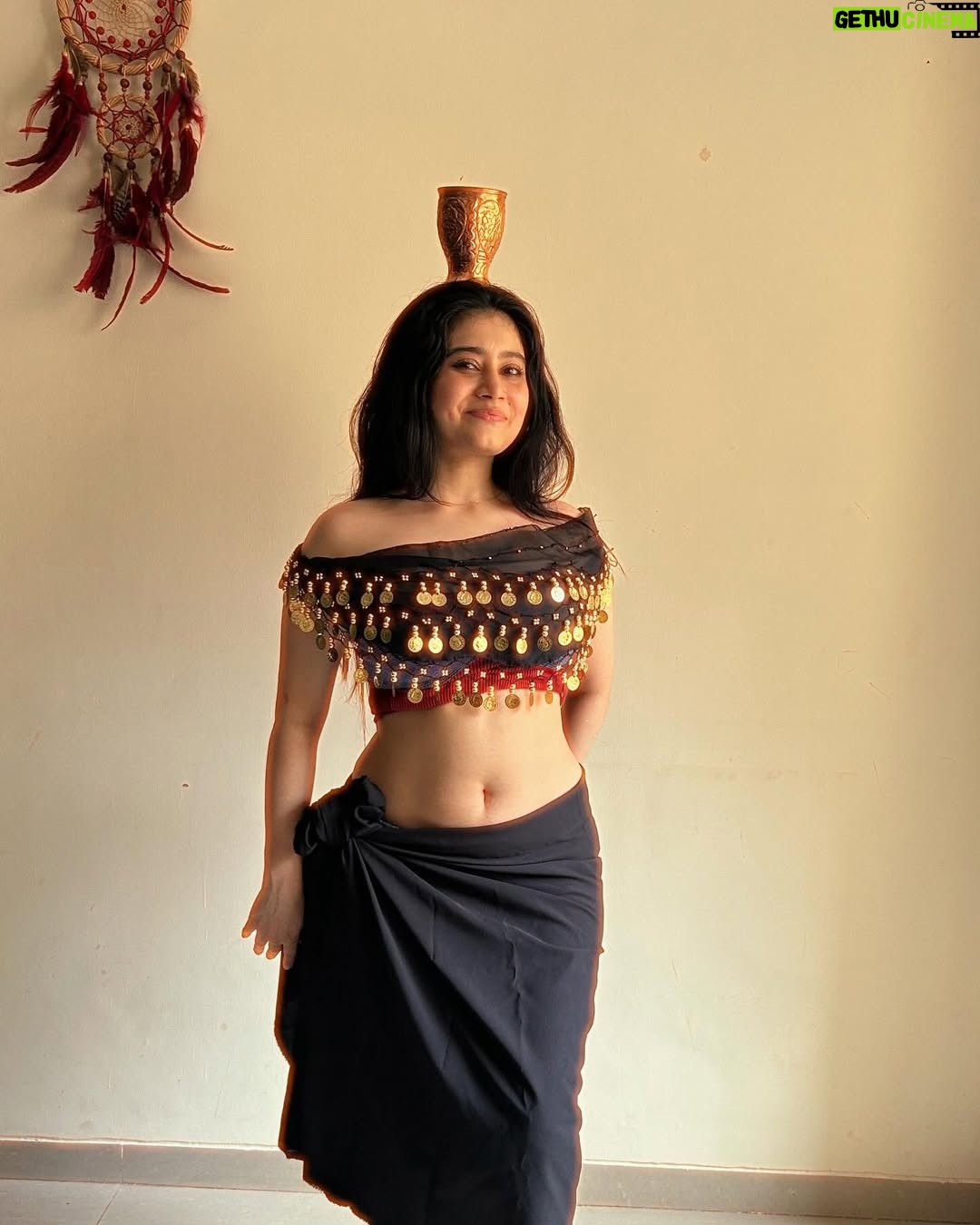 Urusa Javed - 1.7K Likes - Hey god!! Please balance my life like this glass. Thank you🥲

#urusajaved #uruusa