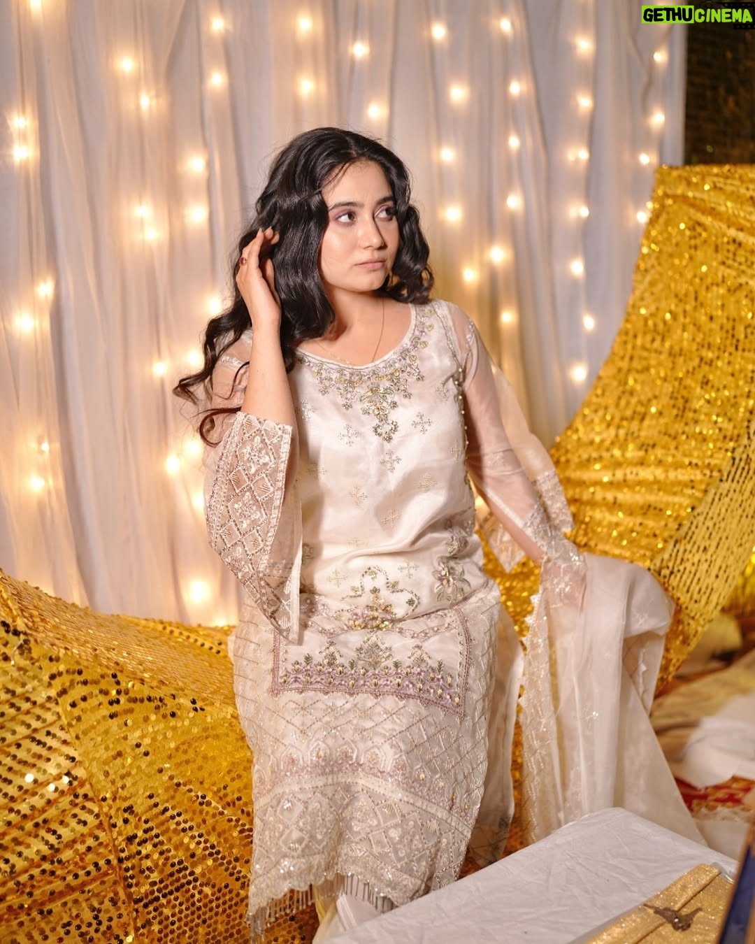 Urusa Javed - 1.1K Likes - 🦢